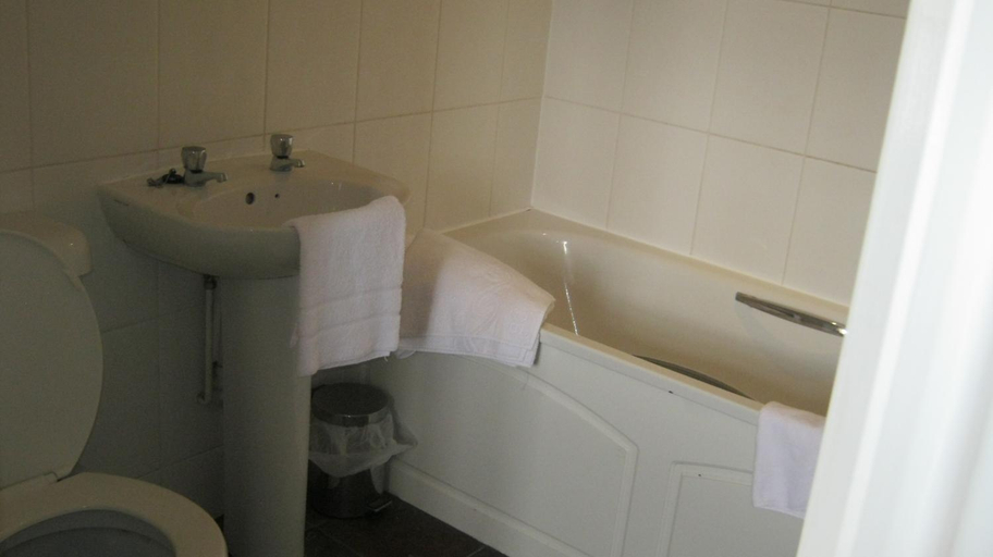 Bathroom, Turfcutters Arms, Hampshire