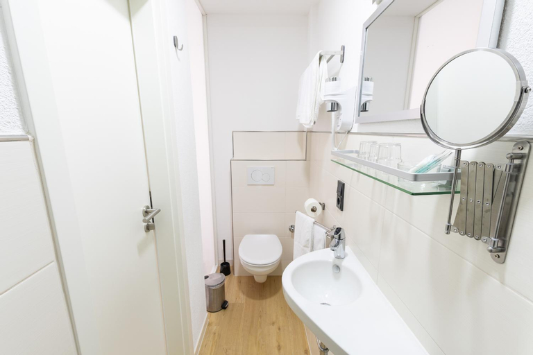 Bathroom 12
