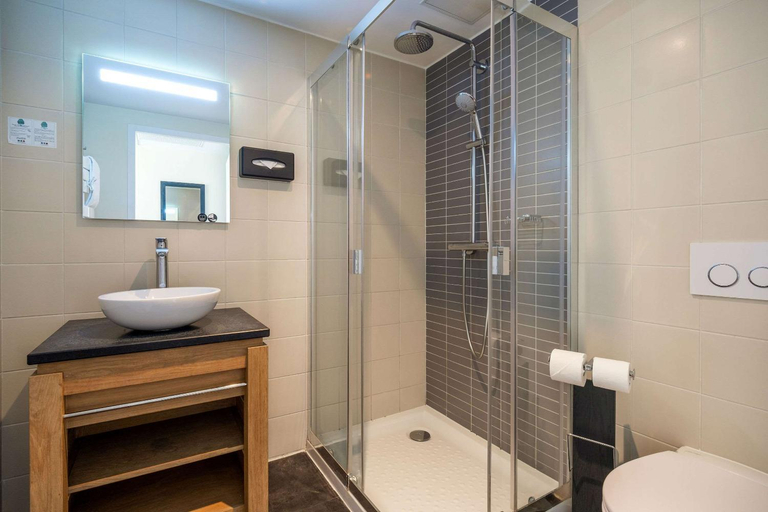 Bathroom 4, Les Flots - Hotel et Restaurant face a l'ocean - Chatelaillon-Plage, Charente-Maritime