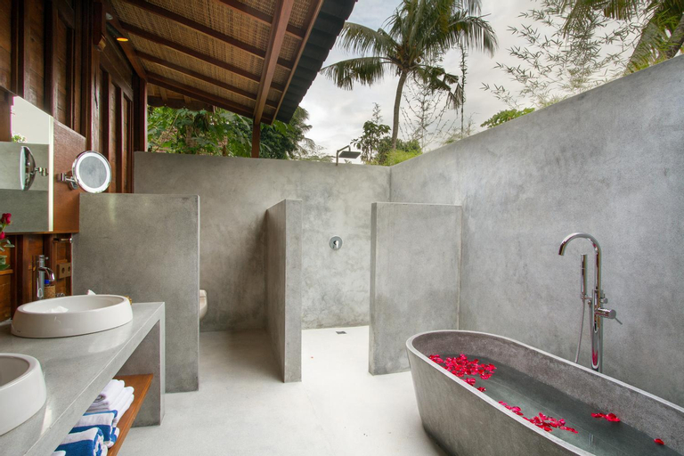 Bathroom 14