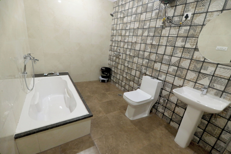 Bathroom 4, Shree Krishna Inn, Kanpur Nagar