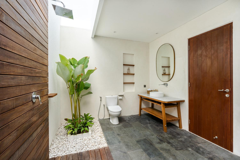 Bathroom 16