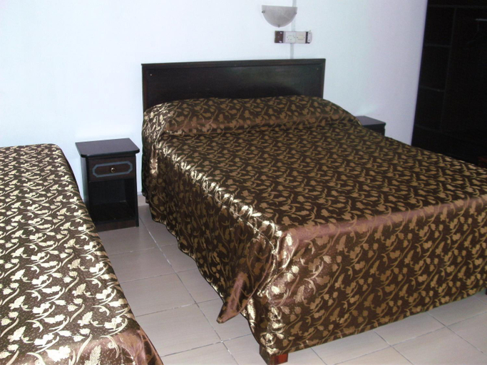 Others 4, Auberge Le Saladier