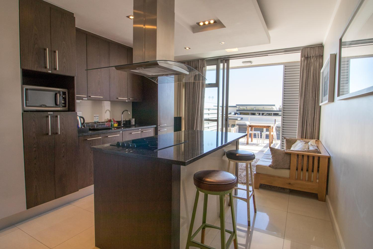 Food & Drinks 4, Camps Bay studio apartment - luxurious with stunning sea view, City of Cape Town