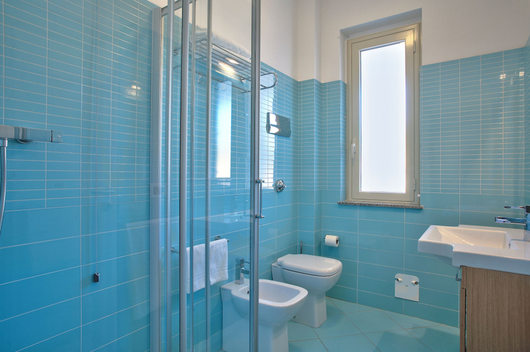 Bathroom 5, Terraces d'Orlando, Messina