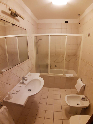 Bathroom 4, Hotel Mariano, Rome