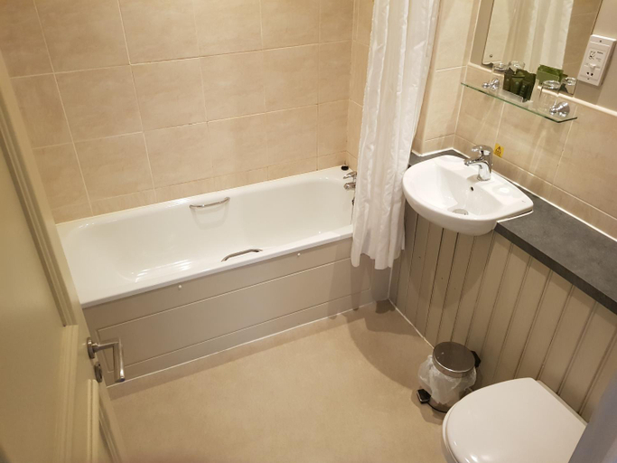 Bathroom 3, Rose And Crown, Bridgend