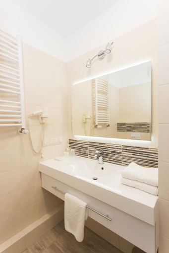 Bathroom 4, Hotel IOR, Poznań City