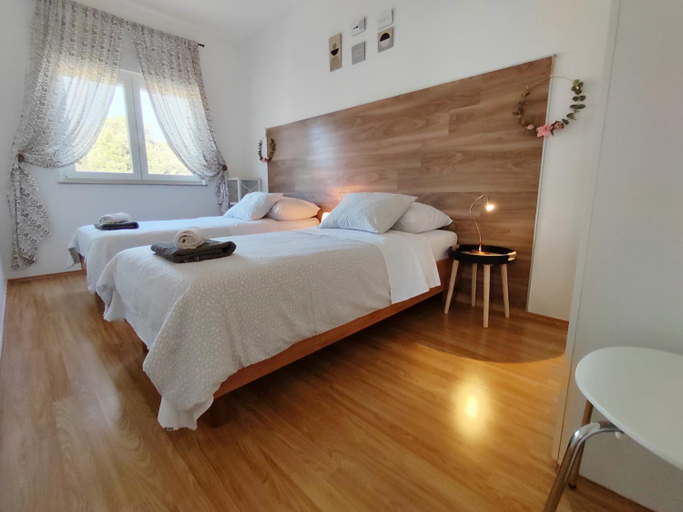 Others 4, Apartments Karla i Ivano, Pag