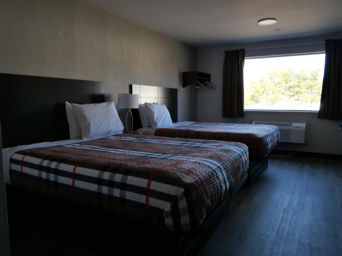 Bedroom 2, Hilltop Express Inn, New London