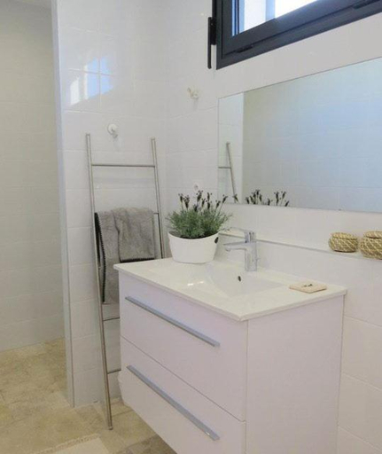 Bathroom 2, Superbe Villa T5 Luxe- Piscine chauffee privee -face MER 8ERTAR7, Pyrénées-Orientales