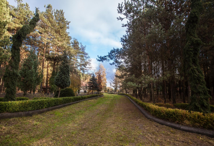 Facilities 4, Dworek Mysliwski, Chojnice