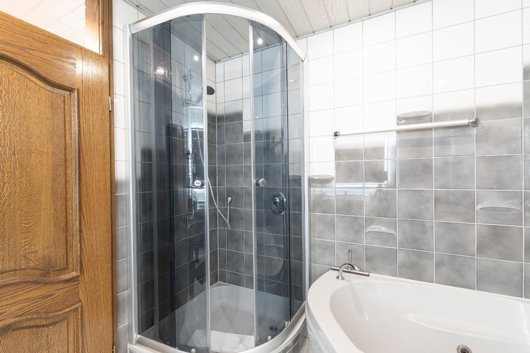 Bathroom 9
