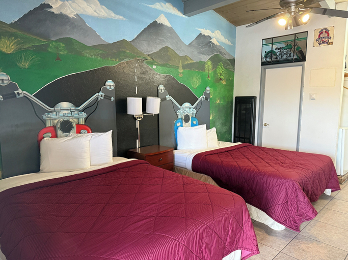 Bedroom 5, Cinderella Motel, San Benito