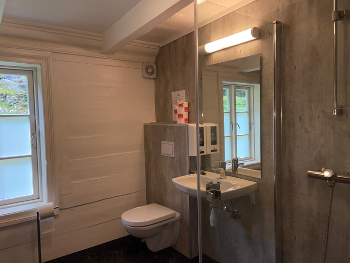 Bathroom 3, Brekke Gard Hostel, Aurland