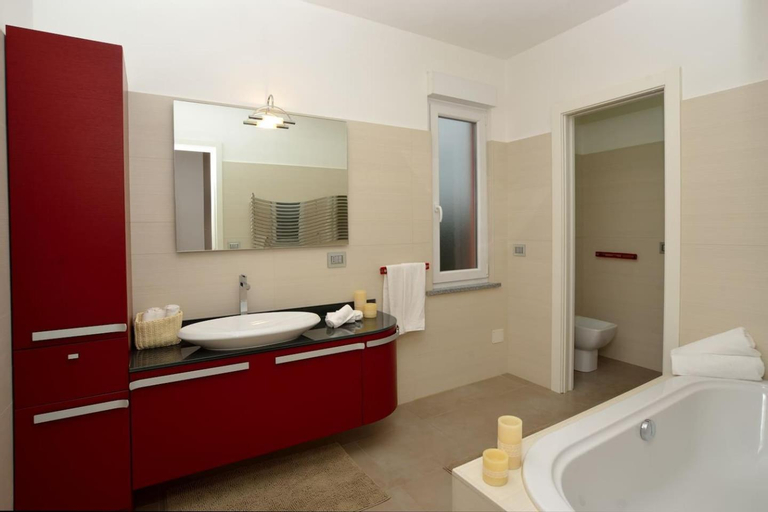 Bedroom 3, Villa Giovanna con terrazza panoramica, Jacuzzi e sauna, Savona