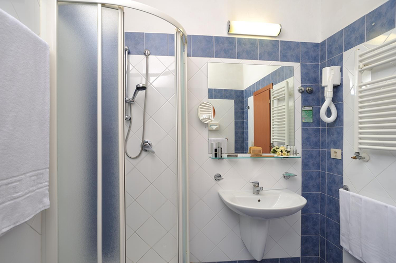 Bathroom 5, Vittoria, Rimini