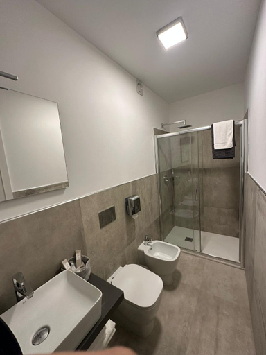 Bathroom 3, Volsci Rooms, Frosinone