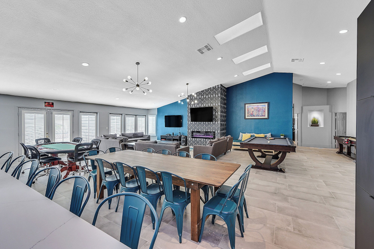 Food & Drinks 5, Villa - 8 Bedrms 5 Bths 15 Beds, Clark