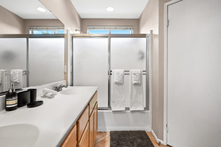 Bathroom 4, 4BR-Retro Game Room-Theater-Pool & Spa, Riverside