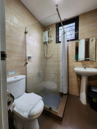 Bathroom 2, Grayhouse Inn Tagaytay, Tagaytay City