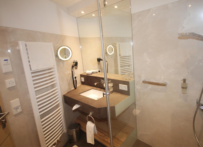 Bathroom 7