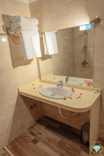 Bathroom 4, El Yacouta, Tétouan