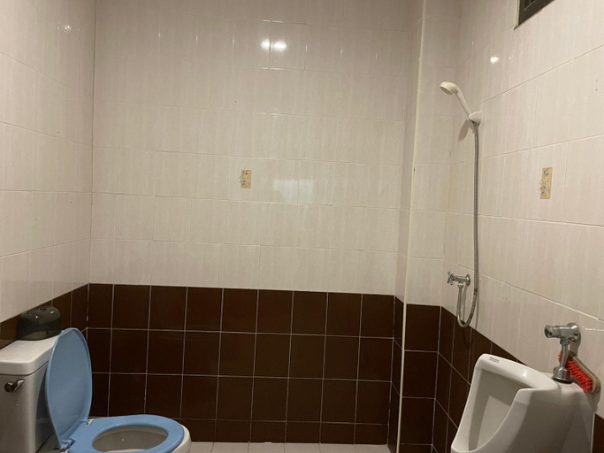 Bathroom 10