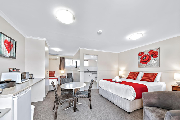 Bedroom 3, Apple & Grape Motel, Stanthorpe