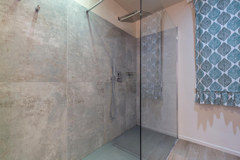 Others 5, La Romantica camere e wellness, Ancona
