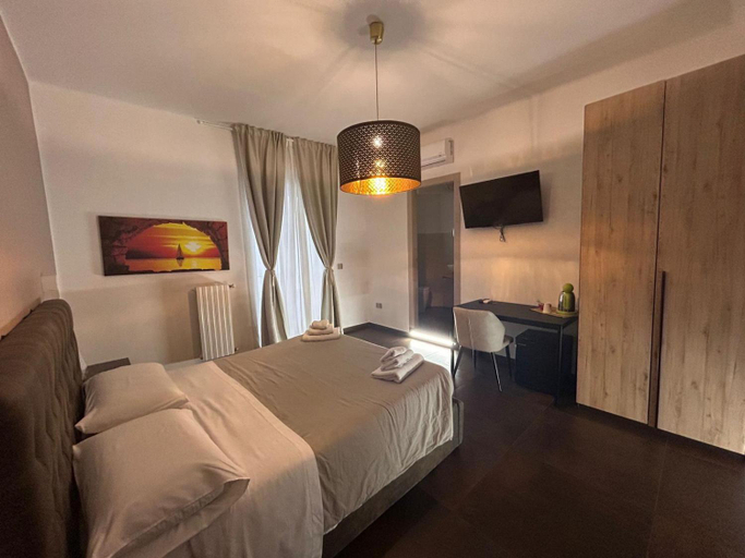 Others 4, B&B Petruzzelli, Bari
