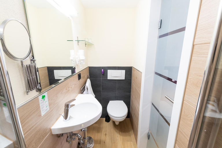 Bathroom 18