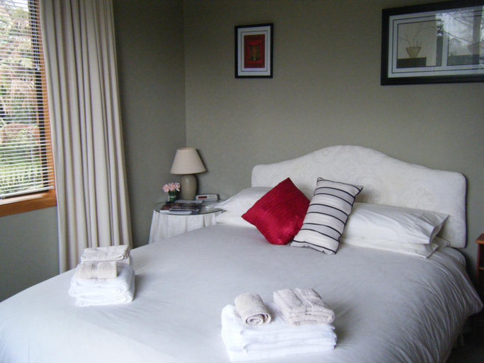 Others 4, TWYNHAM at Kinloch, Taupo