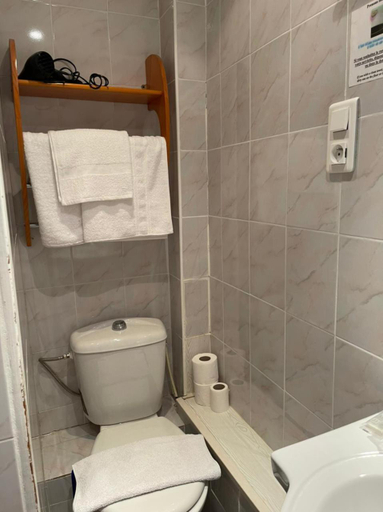 Bathroom 3, Hotel restaurant N.D.Auxiliatrice, Hautes-Pyrénées