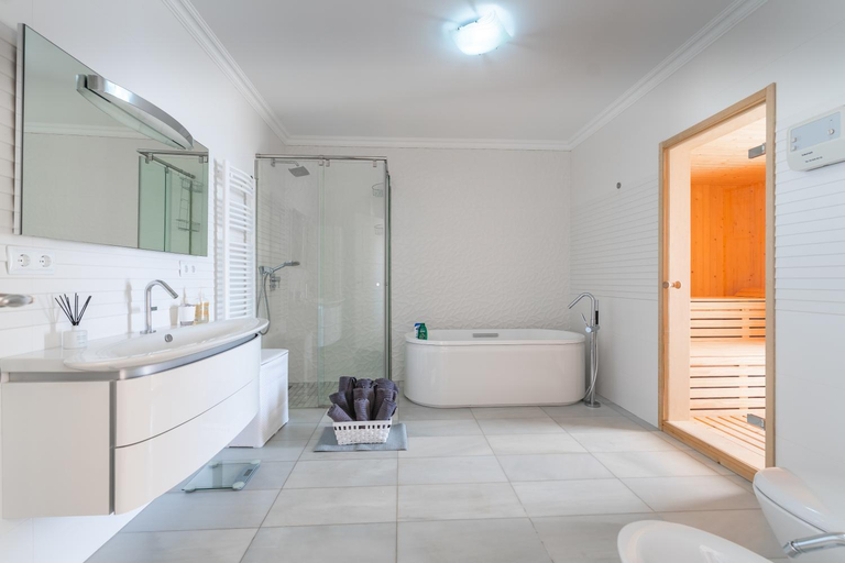 4, Gran Piscina Hidromasaje playa privada y sauna, Girona
