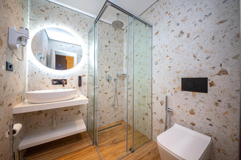 Bathroom 3, Hotel Lili-1, Sarandës