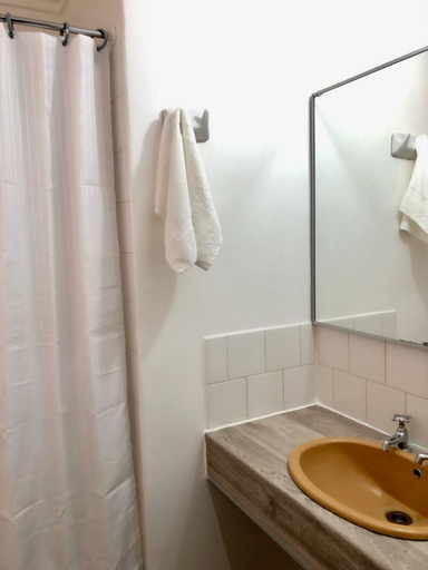 Bathroom 2, Hotel Las Vicunas, Parinacota