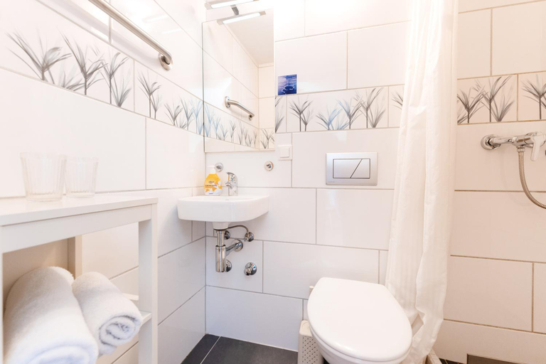 Bathroom 2, Hotel garni "Zum Engel", Ostallgäu