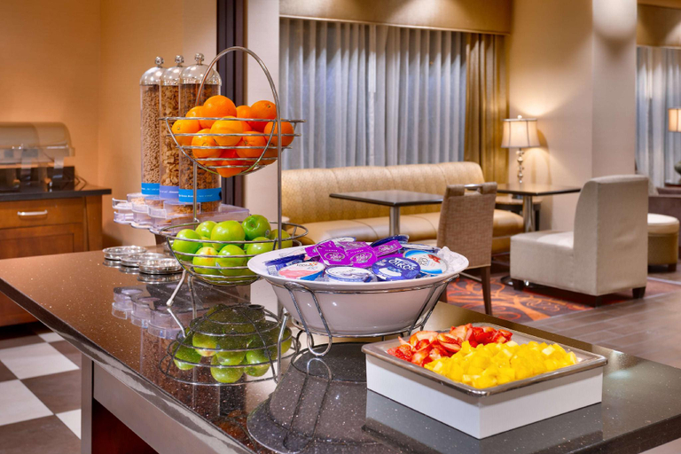 Food & Drinks 5, Hampton Inn Omaha West Dodge Road (Old Mill), Douglas