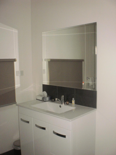 Bathroom 2, Blackwater Hotel Motel, Duaringa