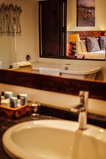 Bathroom 5, Bushveld Terrace Safari Hotel Lodge & Spa, Mopani