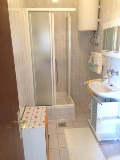Shower 2, Apartments Esad, Krk