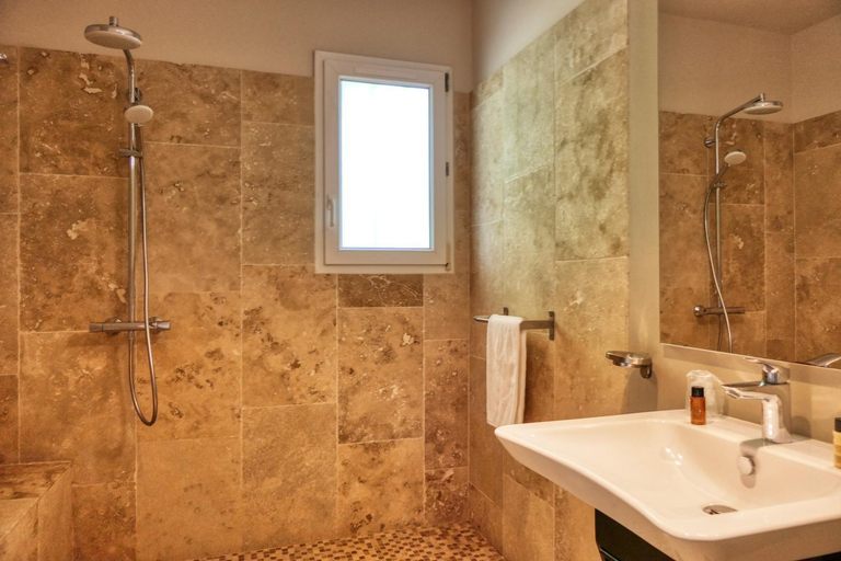 Bathroom, Résidences de Métifiot, Bouches-du-Rhône