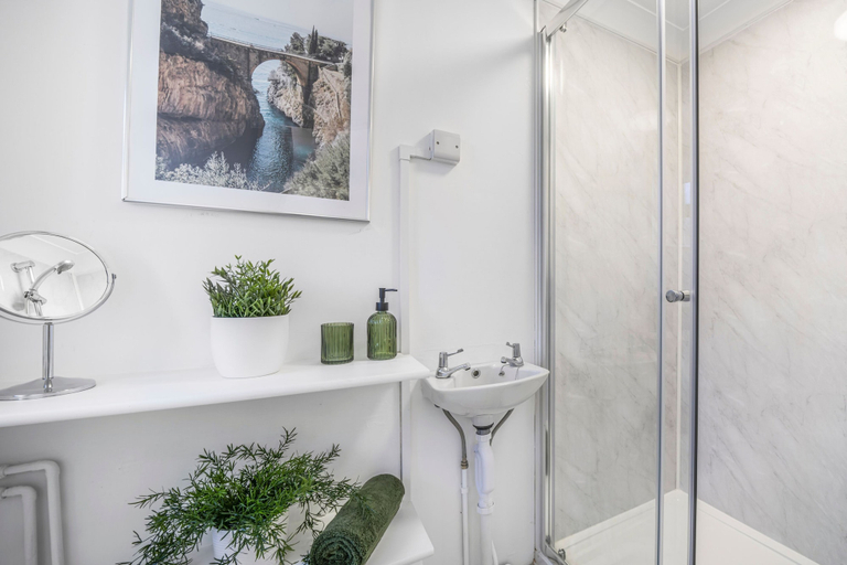 Bathroom 2, Angus Suites by Your Lettings, Peterborough