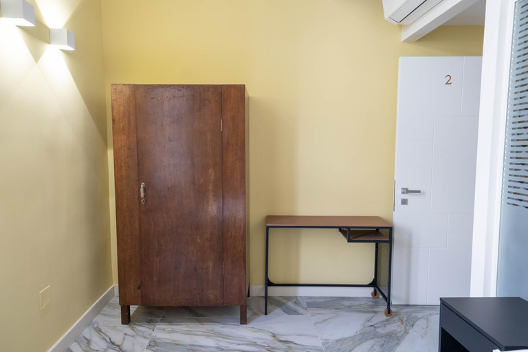 Others 3, Ventaglieri 74 by Dimorra, Napoli