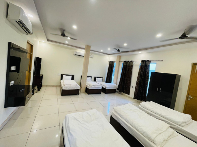 Bedroom 2, Lee Corbett Resort, Nainital