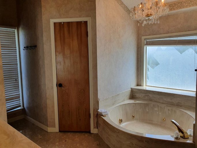Bathroom 2, Hilltop Hacienda, Hays