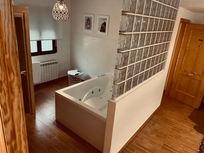 Bathroom 3, Chinchon Spa, Madrid
