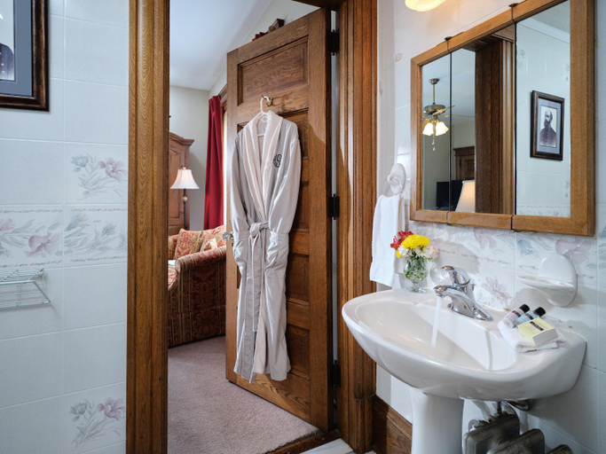 Bathroom 2, Keystone Inn Bed and Breakfast, Adams