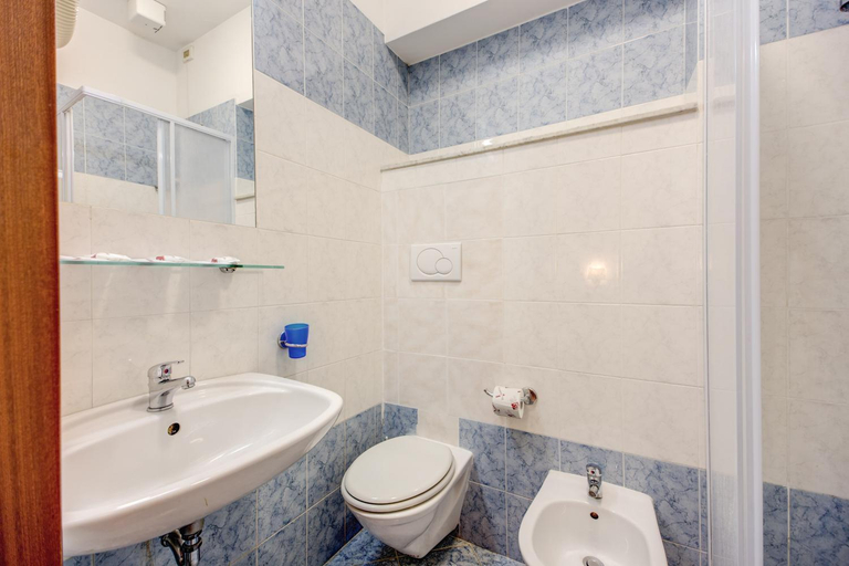 Bathroom 4, Buonarroti Home Guest House, Roma
